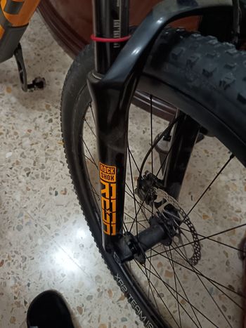 Used Trek Procaliber 9.7 2023 2023 Mountainbike, Orange, 29, 27.5 — image 5 of 9