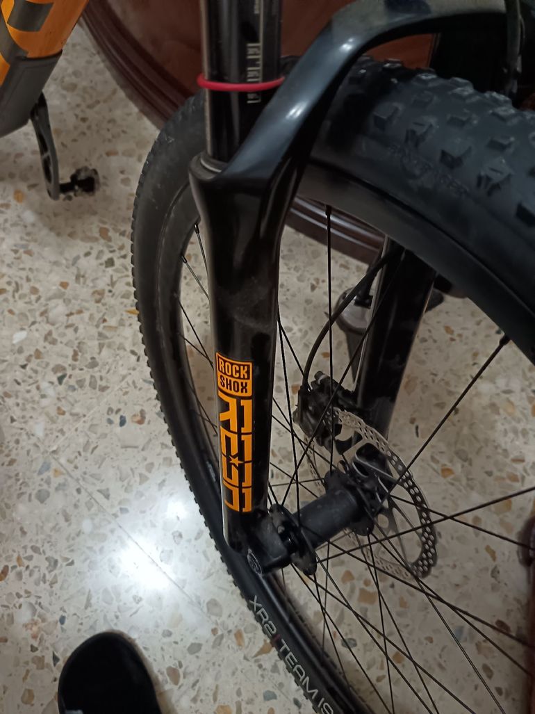 Used Trek Procaliber 9.7 2023 2023 Mountainbike, Orange, 29, 27.5 — image 5 of 9