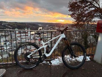 Used Giant Reign Advanced E+ 1 2026 2026 Mountainbike, Light Gray — image 7 of 14
