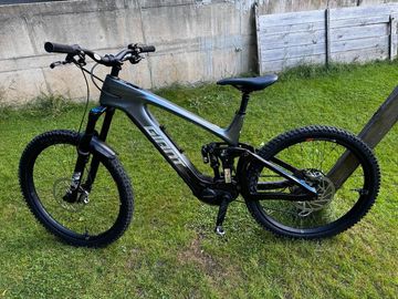 Used Giant Reign Advanced E+ 1 2026 2026 Mountainbike, Light Gray — image 1 of 14