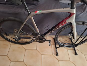 Used Trek Domane SL 5 Gen 4 2023 2023 Road & Gravel, Light Gray — image 10 of 16