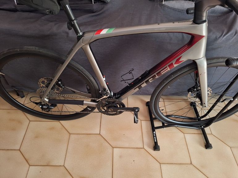 Used Trek Domane SL 5 Gen 4 2023 2023 Road & Gravel, Light Gray — image 10 of 16