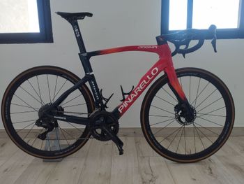 Used Pinarello DOGMA F DURA ACE Di2 2024 2024 Carretera y gravel