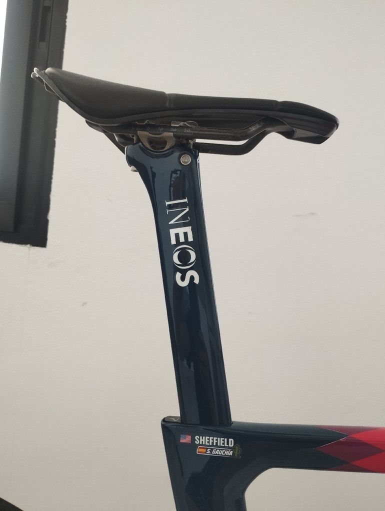 Used Pinarello DOGMA F DURA ACE Di2 2024 2024 Road & Gravel, Rot — image 2 of 14
