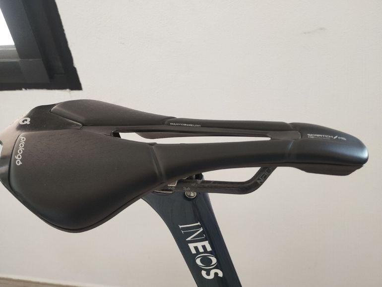 Used Pinarello DOGMA F DURA ACE Di2 2024 2024 Road & Gravel, Rot — image 5 of 14