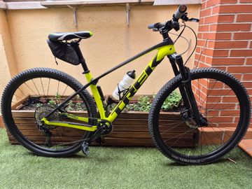 Used Trek Procaliber 9.6 2022 2022 Mountainbike, Orange, 29 — image 1 of 6