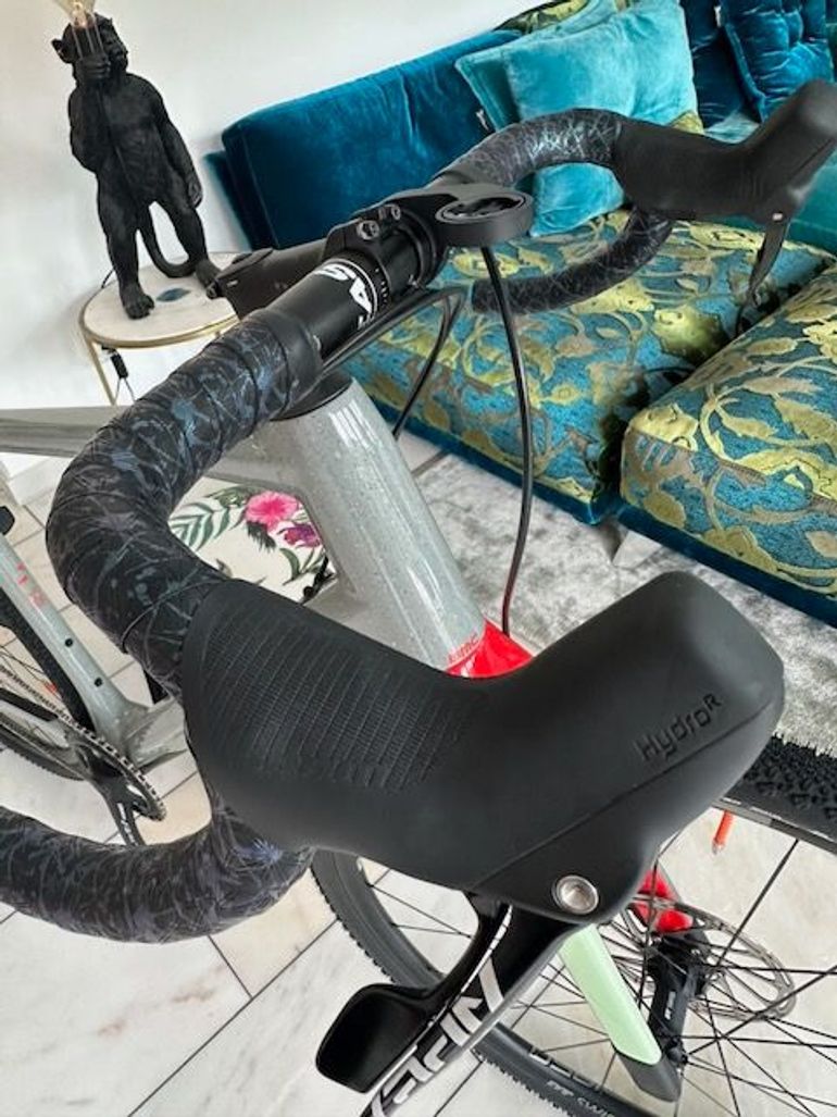 Used BMC URS ONE (VAR 1) 2022 2022 Road & Gravel, Light Gray — image 10 of 17