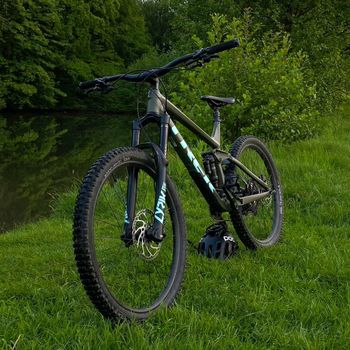 Used Trek Remedy 8 2022 2022 Mountainbike, Green, 27.5 — image 2 of 6