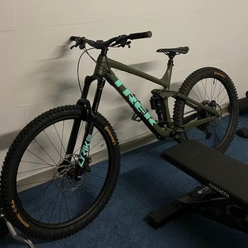 Used Trek Remedy 8 2022 2022 Mountainbike, Green, 27.5 — image 4 of 6