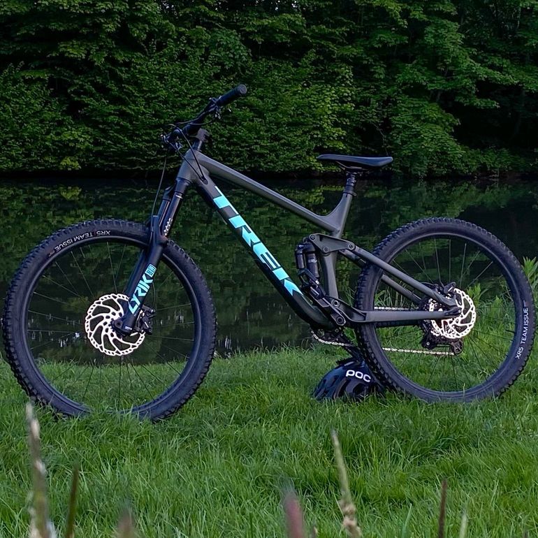 Used Trek Remedy 8 2022 2022 Mountainbike, Green, 27.5 — image 1 of 6
