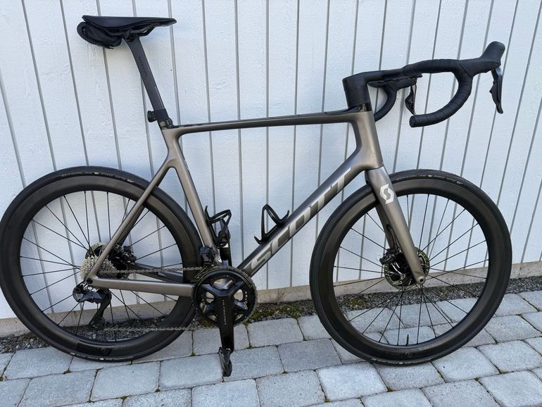 Used Scott Addict Shimano Ultegra Di2 2019 Road & Gravel, Hellgrau — image 1 of 4