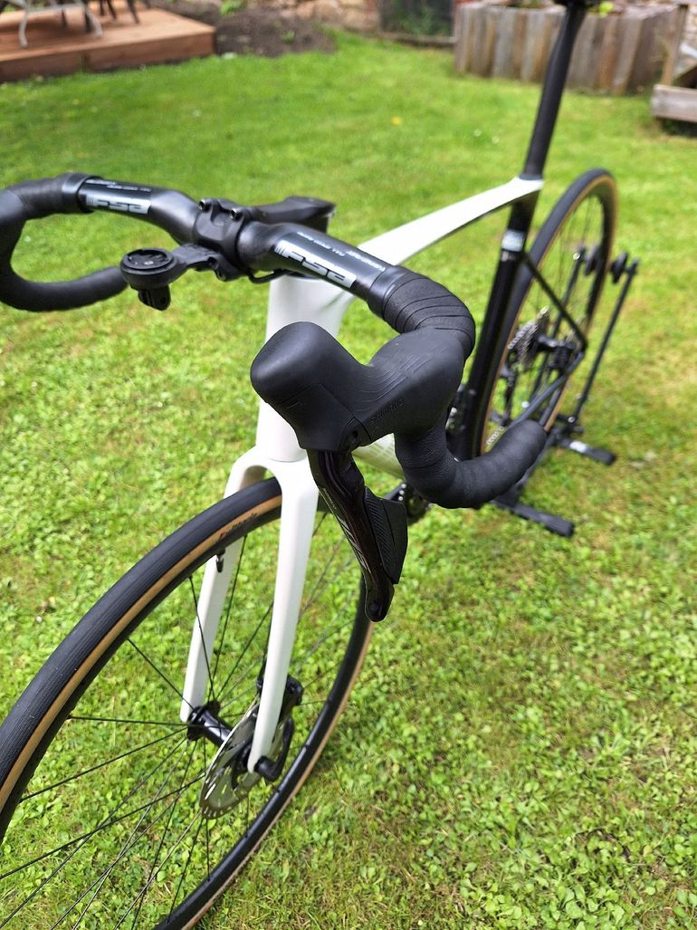 Used Giant Defy Advanced Pro 1 2024 2024 Road & Gravel, White — image 2 of 6