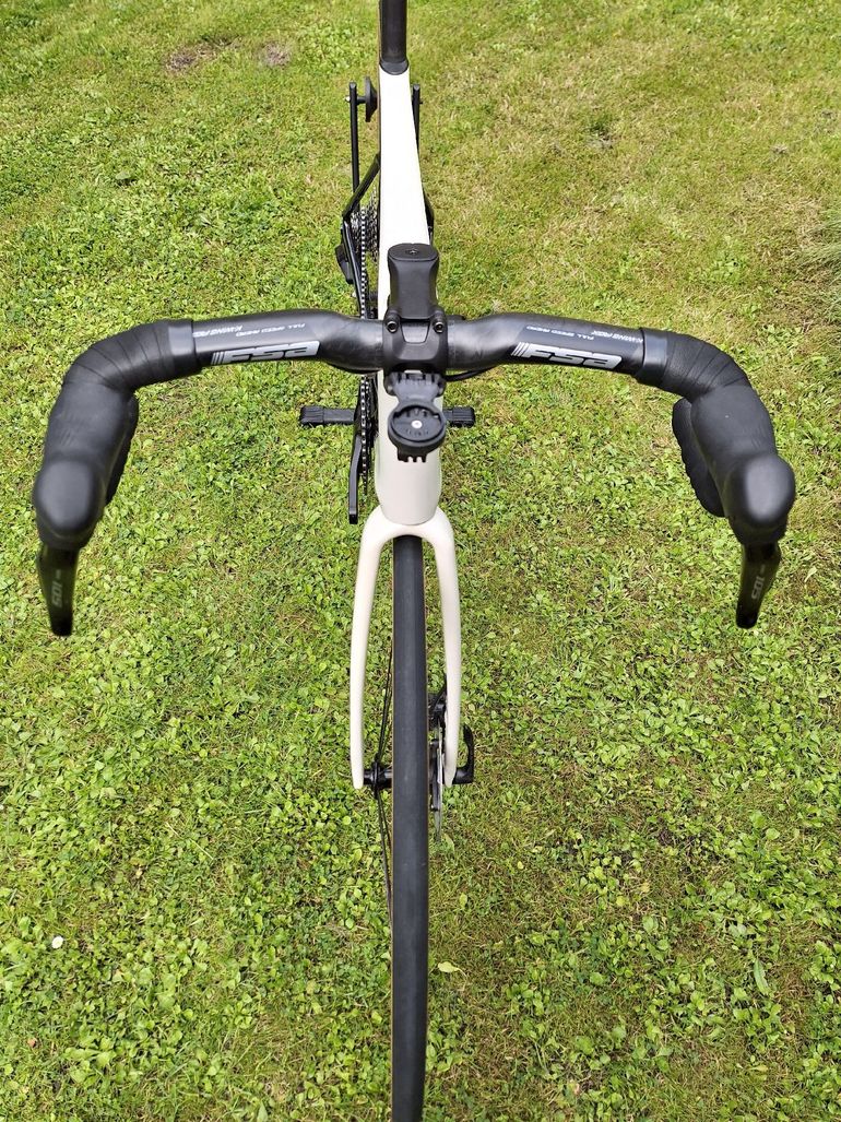 Used Giant Defy Advanced Pro 1 2024 2024 Road & Gravel, White — image 5 of 6