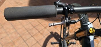 Used Specialized Epic Pro 2023 2023 Mountainbike, White — image 8 of 12