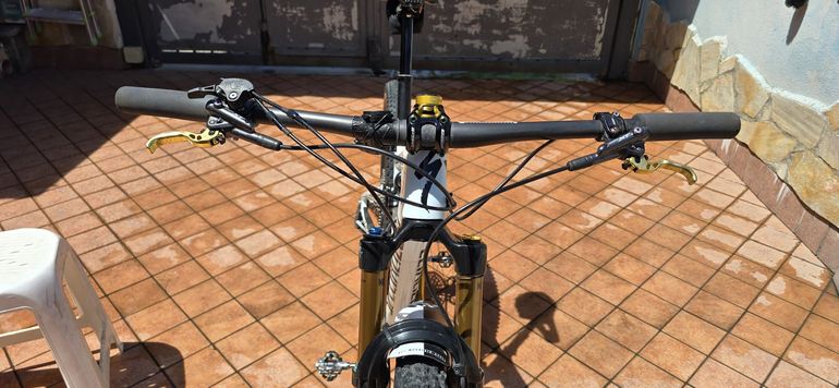 Used Specialized Epic Pro 2023 2023 Mountainbike, White — image 2 of 12