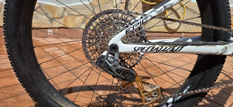 Used Specialized Epic Pro 2023 2023 Mountainbike, White — image 4 of 12