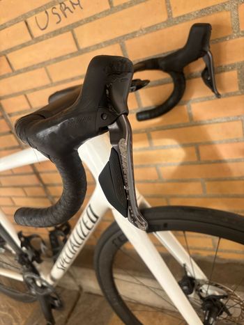 Used Specialized Tarmac SL8 Expert - Shimano Ultegra Di2 2025 2025 Road & Gravel, White — image 4 of 9