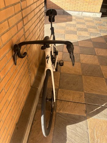 Used Specialized Tarmac SL8 Expert - Shimano Ultegra Di2 2025 2025 Road & Gravel, White — image 8 of 9