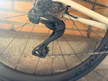 Used Specialized Tarmac SL8 Expert - Shimano Ultegra Di2 2025 2025 Road & Gravel, White — image 5 of 9