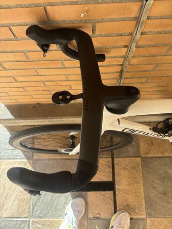 Used Specialized Tarmac SL8 Expert - Shimano Ultegra Di2 2025 2025 Road & Gravel, White — image 6 of 9