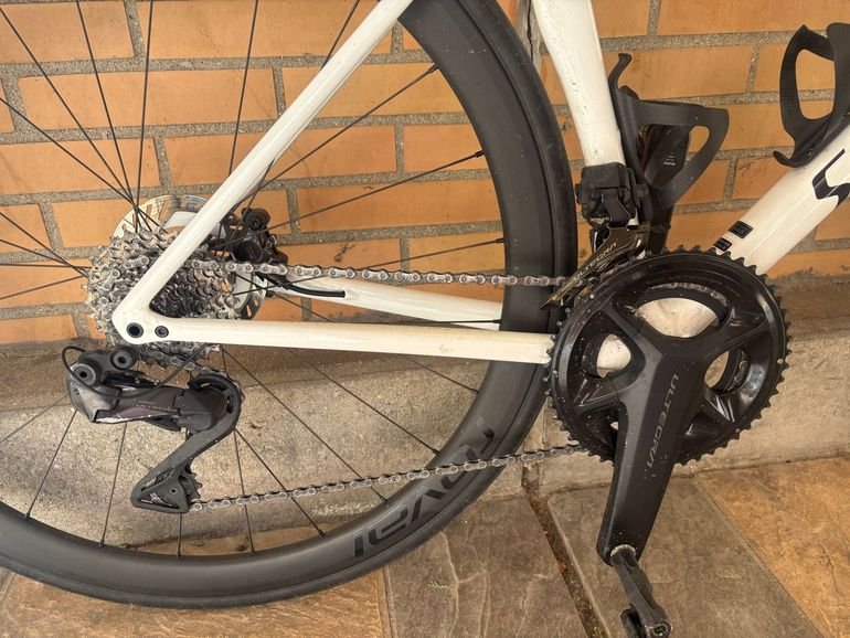 Used Specialized Tarmac SL8 Expert - Shimano Ultegra Di2 2025 2025 Road & Gravel, White — image 3 of 9