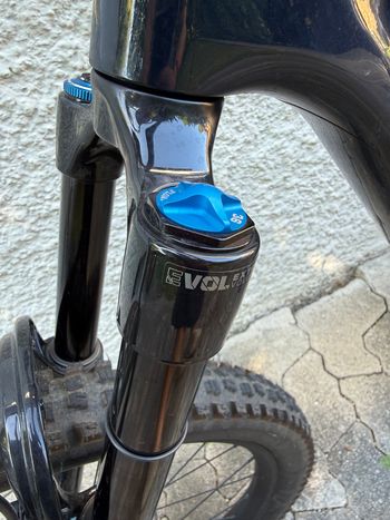 Used Specialized Stumpjumper EVO Expert 2024 2024 Mountainbike, Blue, 29 — image 6 of 17
