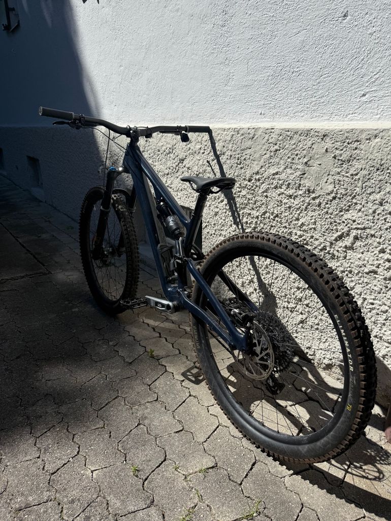 Used Specialized Stumpjumper EVO Expert 2024 2024 Mountainbike, Blue, 29 — image 2 of 17