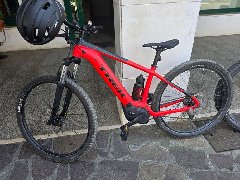 Used Trek Powerfly 4 2022 2022 Mountainbike — image 2 of 3