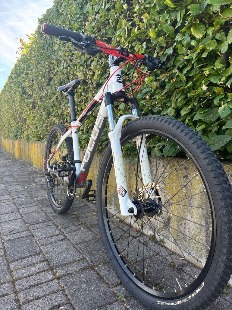 Used Focus Focus Custom Shimano SLX 2018 Youth, White — image 3 of 8