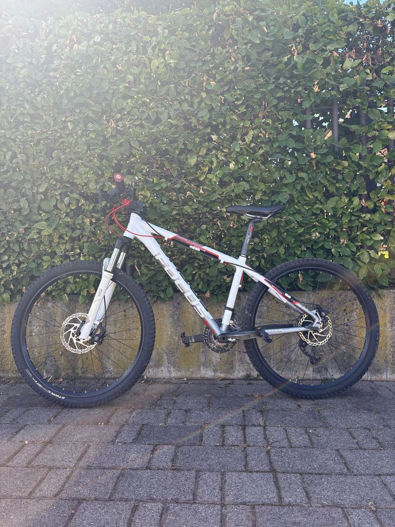 Used Focus Focus Custom Shimano SLX 2018 Youth, White — image 1 of 8