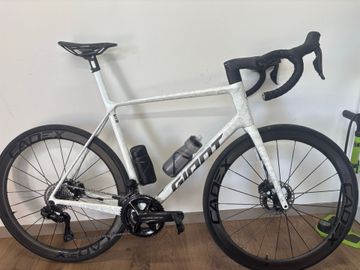 Used Giant TCR Advanced SL Frameset 2025 Frameset 2025 Road & Gravel, White — image 4 of 7