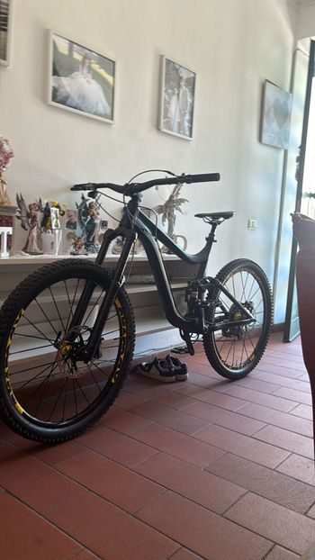 Used Giant Reign 2 2017 2017 Mountainbike, Negro — image 2 of 3