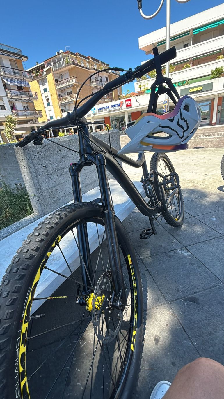 Used Giant Reign 2 2017 2017 Mountainbike, Negro — image 1 of 3