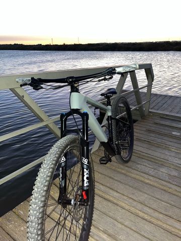 Gebrauchtes Focus RAVEN 8.8 2023 2023 Mountainbike, Hellgrau, 29 — Bild 9 von 9