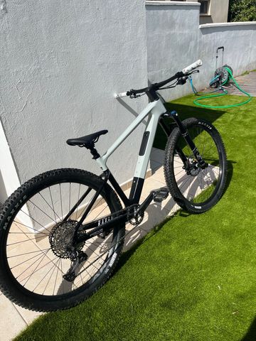 Gebrauchtes Focus RAVEN 8.8 2023 2023 Mountainbike, Hellgrau, 29 — Bild 3 von 9