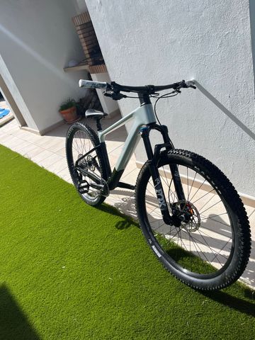Gebrauchtes Focus RAVEN 8.8 2023 2023 Mountainbike, Hellgrau, 29 — Bild 2 von 9