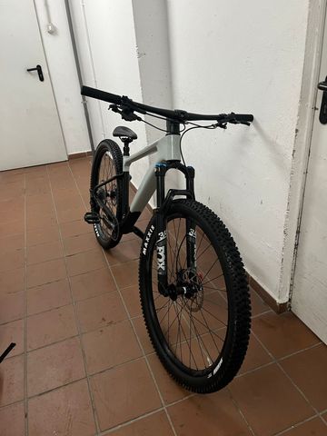 Gebrauchtes Focus RAVEN 8.8 2023 2023 Mountainbike, Hellgrau, 29 — Bild 6 von 9