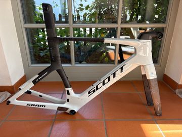 Used Scott Foil RC Pro Custom Frameset 2026 Road & Gravel, White — image 1 of 11