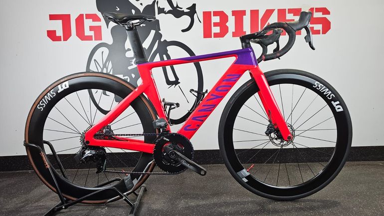 Used Canyon Aeroad CF SLX 8 Disc eTap 2023 2023 Road & Gravel, Black — image 1 of 22