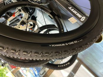 Used Scott Addict Gravel 20 2026 2026 Road & Gravel, Blanco — image 4 of 6