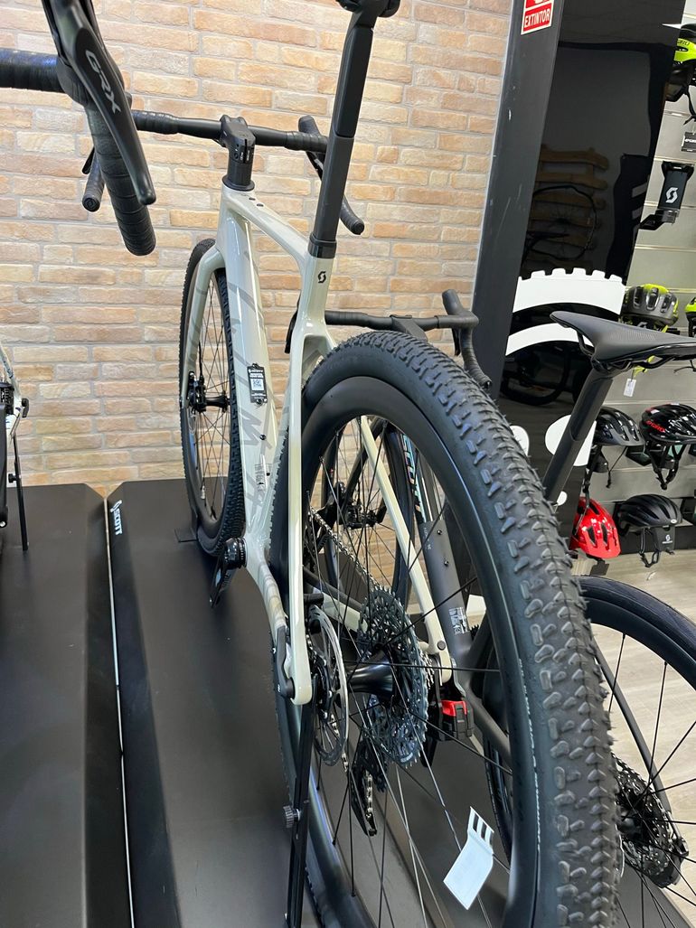 Used Scott Addict Gravel 20 2026 2026 Road & Gravel, Blanco — image 3 of 6
