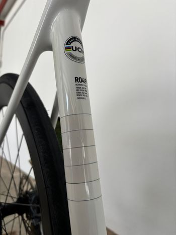 Used Canyon Ultimate CF SLX 8 Disc eTap 2022 2022 Road & Gravel, White — image 10 of 20