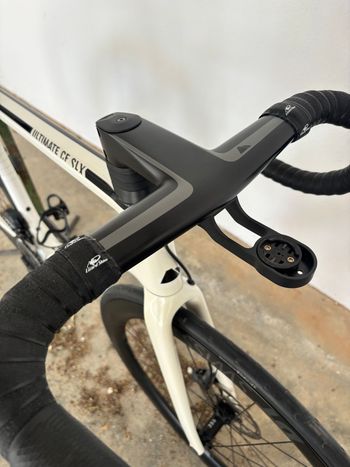 Used Canyon Ultimate CF SLX 8 Disc eTap 2022 2022 Road & Gravel, White — image 12 of 20