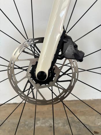 Used Canyon Ultimate CF SLX 8 Disc eTap 2022 2022 Road & Gravel, White — image 8 of 20