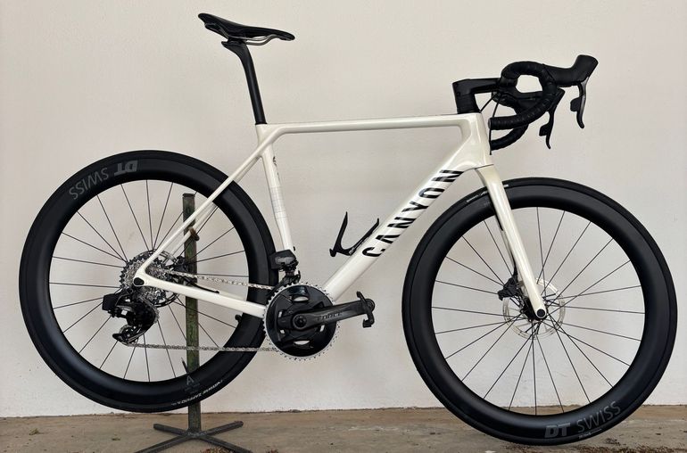 Used Canyon Ultimate CF SLX 8 Disc eTap 2022 2022 Road & Gravel, White — image 1 of 20