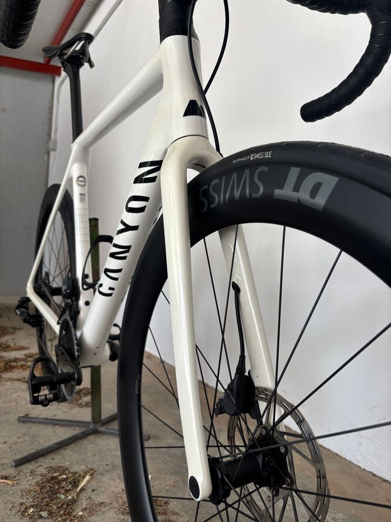 Used Canyon Ultimate CF SLX 8 Disc eTap 2022 2022 Road & Gravel, White — image 18 of 20
