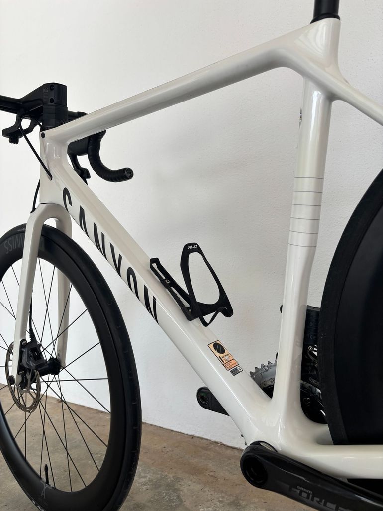 Used Canyon Ultimate CF SLX 8 Disc eTap 2022 2022 Road & Gravel, White — image 2 of 20