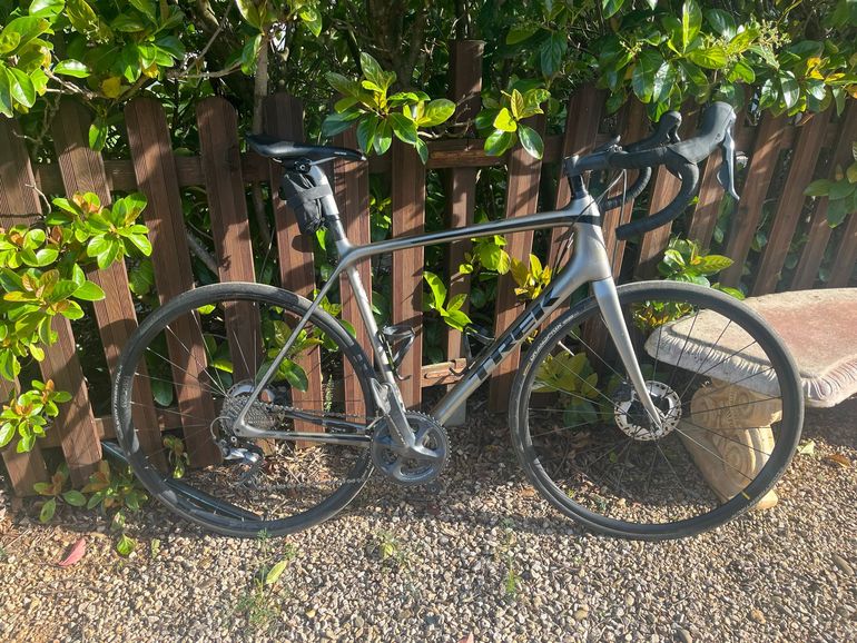 Used Trek Émonda SL 6 Disc 2018 2018 Road & Gravel, Grigio chiaro — image 1 of 7