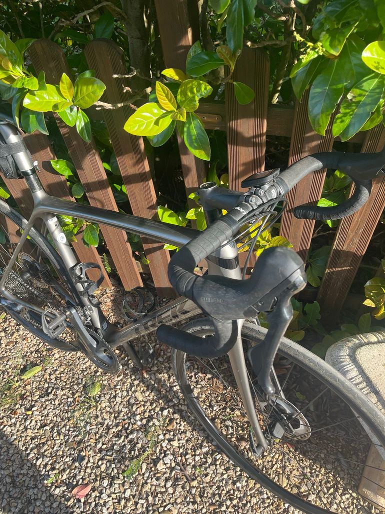 Used Trek Émonda SL 6 Disc 2018 2018 Road & Gravel, Grigio chiaro — image 4 of 7