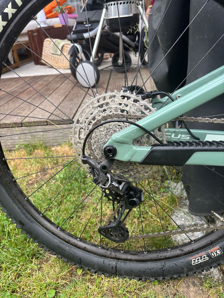 Used Focus THRON 6.9 2022 2022 Mountainbike — image 3 of 9